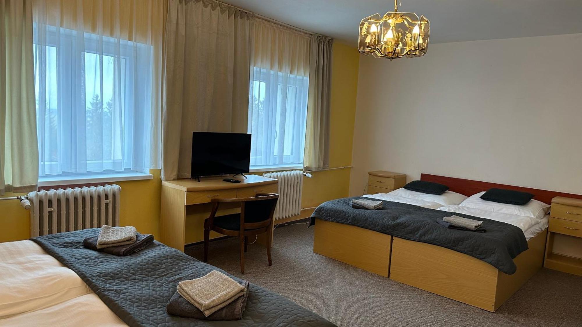 Hotel Pod Vlekem Loučná pod Klínovcem Екстериор снимка